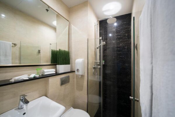 V Hotel Lavender - Image 4