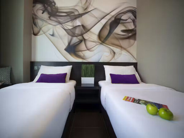 V Hotel Lavender - Image 5
